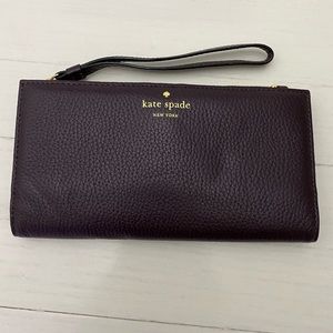 KATE SPADE MAHOGANY WALLET WRISTLET